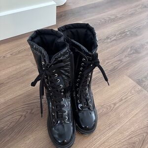 Olang women’s boots. Black